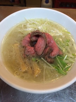 ローストビーフ 牛骨濁り塩らぁ麺