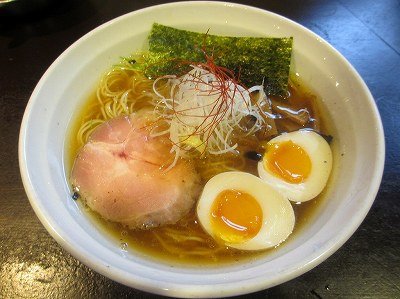 鳥だし醤油ラーメン（煮玉子トッピング）