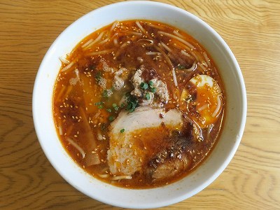 ブラック塩担々麺