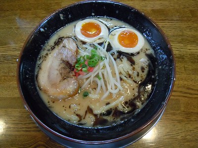 黒とんこつ（太麺）