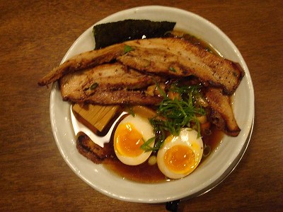 醤油ラーメン（三色盛）