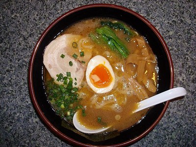 石鵺嗟とんこつ正油ラーメン