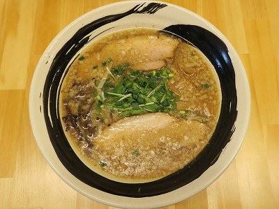 豚骨醤油ラーメン