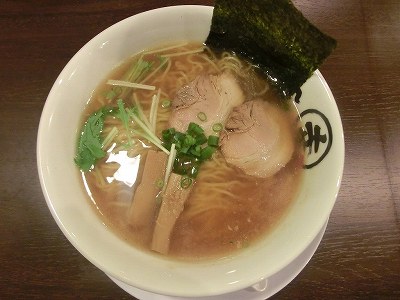 あご正油麺