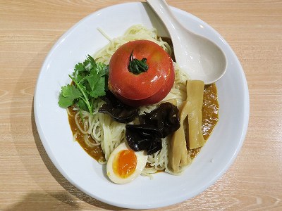 冷製スパイシーカレー和え麺 丸ごとトマトのせ（限定）