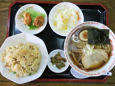 ラーメン半＋炒飯セット