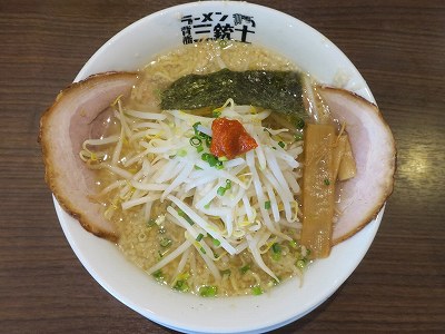 純白の背脂醤油らーめん