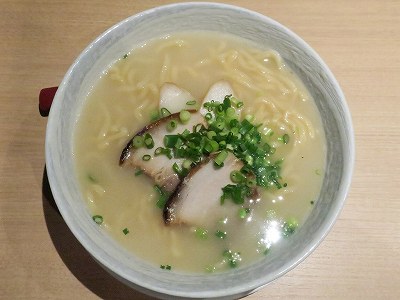 豚骨スープのこってり沖縄そば