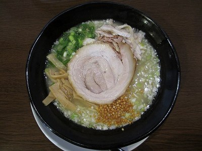 鶏塩白湯麺（蒸し鶏）